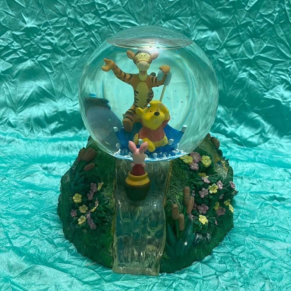 - Vintage Winnie the Pooh Springtime SnowGlobe